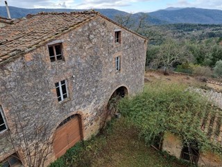 Casale in Vendita a Monticiano, zona Iesa, 145'000€, 180 m²