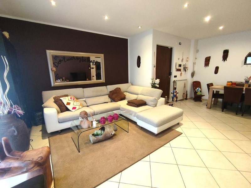 Appartamento in Vendita a Massa, 290'000€, 110 m², arredato, con Box