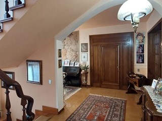 Villa bifamiliare in Vendita a Vinci, zona Sovigliana, 600'000€, 300 m², arredato, con Box