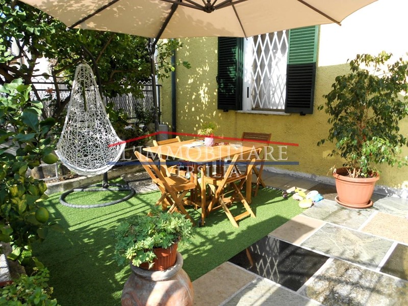 Casa Indipendente in Vendita a Montignoso, zona Capanne, 270'000&euro;, 170 m², arredato