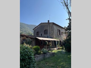 Casa di corte in Vendita a San Giuliano Terme, zona Rigoli, 500'000€, 200 m²
