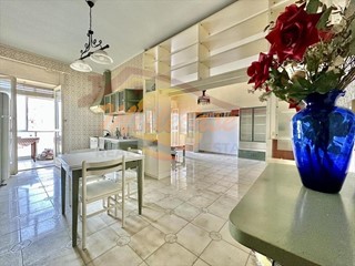 Appartamento in Vendita a Siracusa, zona Panagia, 110'000&euro;, 187 m²