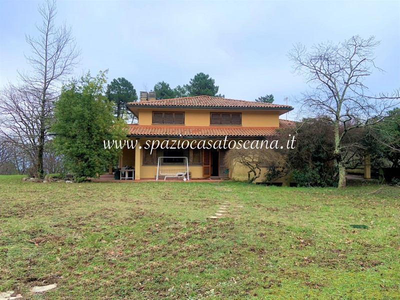 Casa Indipendente in Vendita a Prato, 700'000€, 450 m², con Box