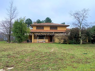 Casa Indipendente in Vendita a Prato, 700'000€, 450 m², con Box