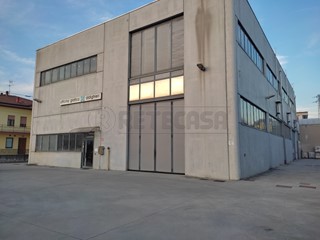 Capannone in Vendita a Arzignano, 650'000€, 914 m²