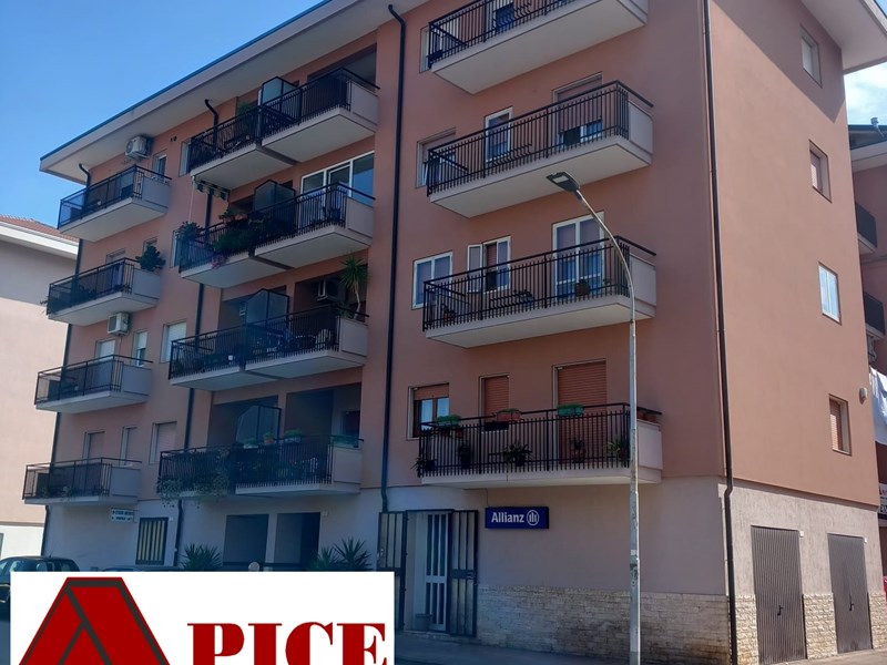 Appartamento in Vendita a San Giorgio del Sannio, zona centro, 130'000€, 125 m², con Box