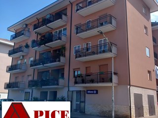 Appartamento in Vendita a San Giorgio del Sannio, zona centro, 130'000€, 125 m², con Box