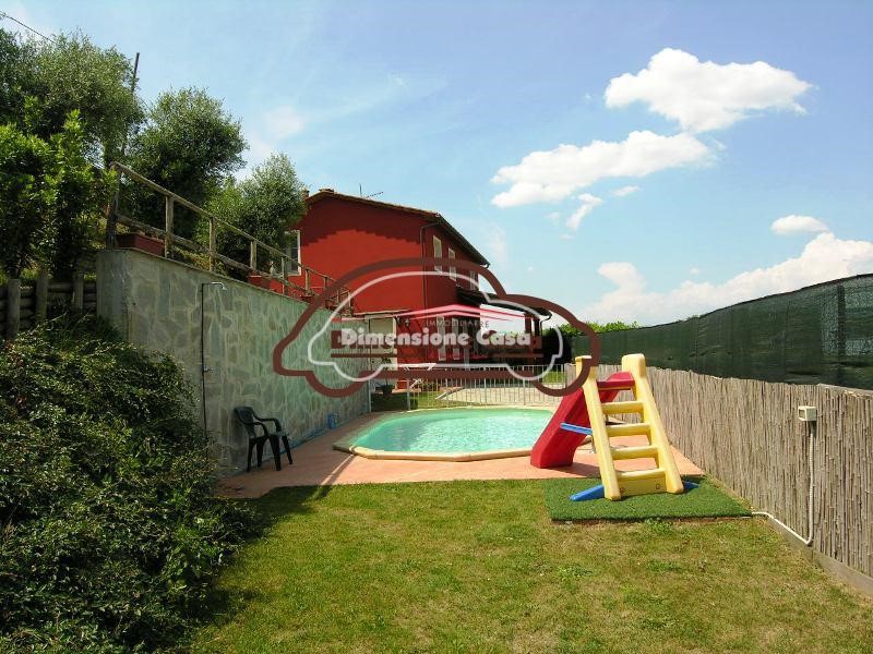 Villa in Vendita a Capannori, zona Colognora di Compito, 390'000€, 120 m², arredato