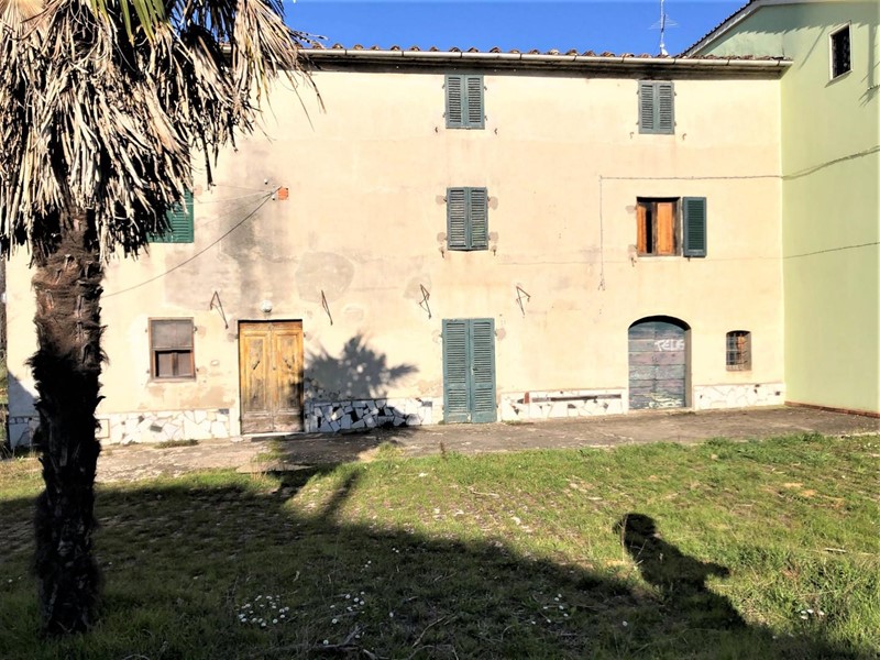 Casa Indipendente in Vendita a Castelfranco di Sotto, zona Orentano, 120'000€, 240 m²