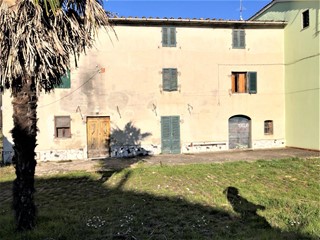 Casa Indipendente in Vendita a Castelfranco di Sotto, zona Orentano, 120'000€, 240 m²