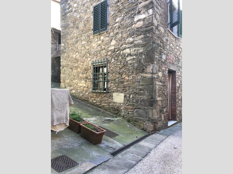 Casa Indipendente in Vendita a Capannori, zona Ruota, 85'000€, 100 m²