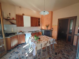 Villa bifamiliare in Vendita a Palaia, zona Chiecinella, 255'000€, 220 m², con Box