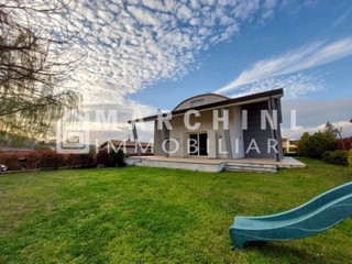 Villa in Vendita a Capannori, zona Vorno, 595'000€, 200 m², arredato