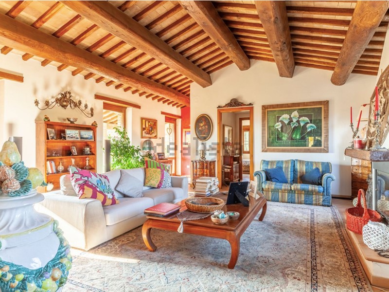 Casale in Vendita a Orvieto, 1'200'000€, 530 m², con Box