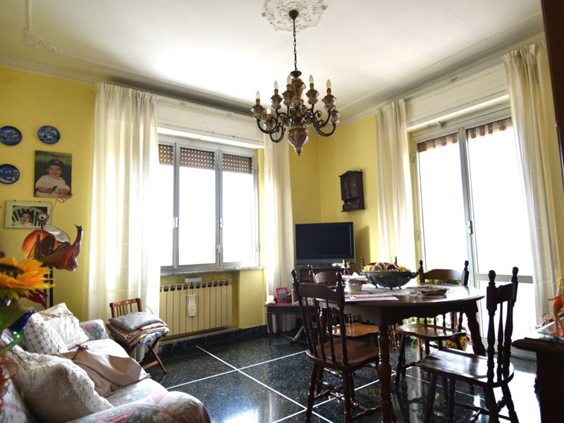 Appartamento in Vendita a Genova, zona Borgoratti, 135'000€, 84 m²