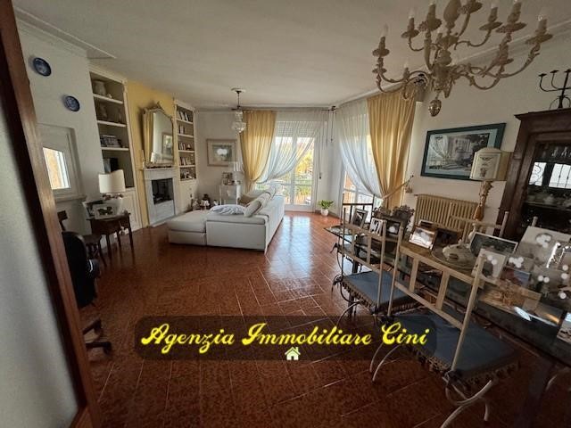 Appartamento in Vendita a Collesalvetti, zona Stagno, 220'000&euro;, 149 m², arredato
