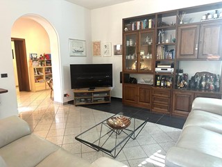 Casa Indipendente in Vendita a Empoli, 440'000€, 280 m², con Box