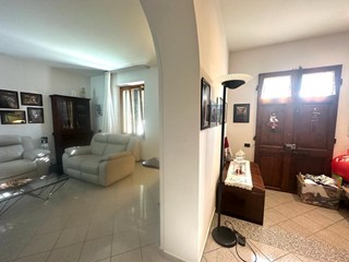 Casa Indipendente in Vendita a Empoli, 460'000€, 280 m², con Box