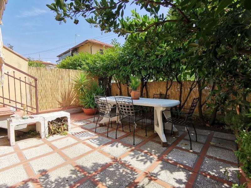 Villetta a schiera in Vendita a Carrara, zona Marina di Carrara, 530'000€, 240 m²