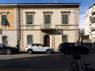 Villa in Vendita a Pisa, 880'000€, 330 m², con Box