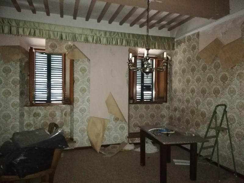 Casa Indipendente in Vendita a Lajatico, 280'000€, 400 m²