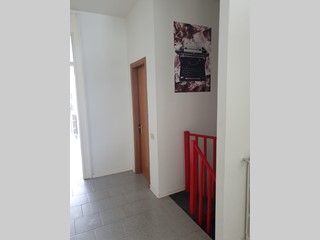 Immobile commerciale in Vendita a Empoli, zona Serravalle, 129'000&euro;, 90 m²