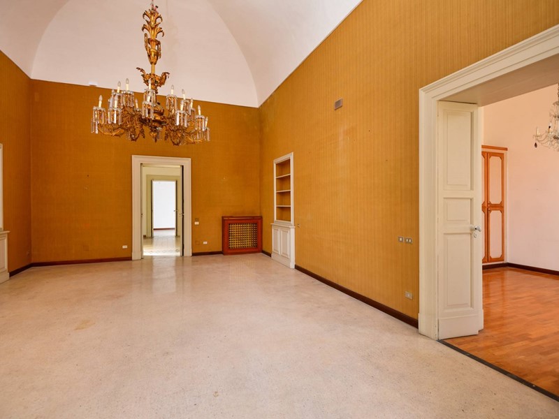 Appartamento in Vendita a Lecce, zona Centro storico, 2'950'000€, 2250 m²