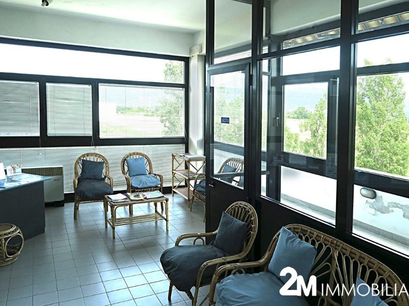 Immobile commerciale in Vendita a San Giuliano Terme, zona La Fontina, 190'000€, 150 m²