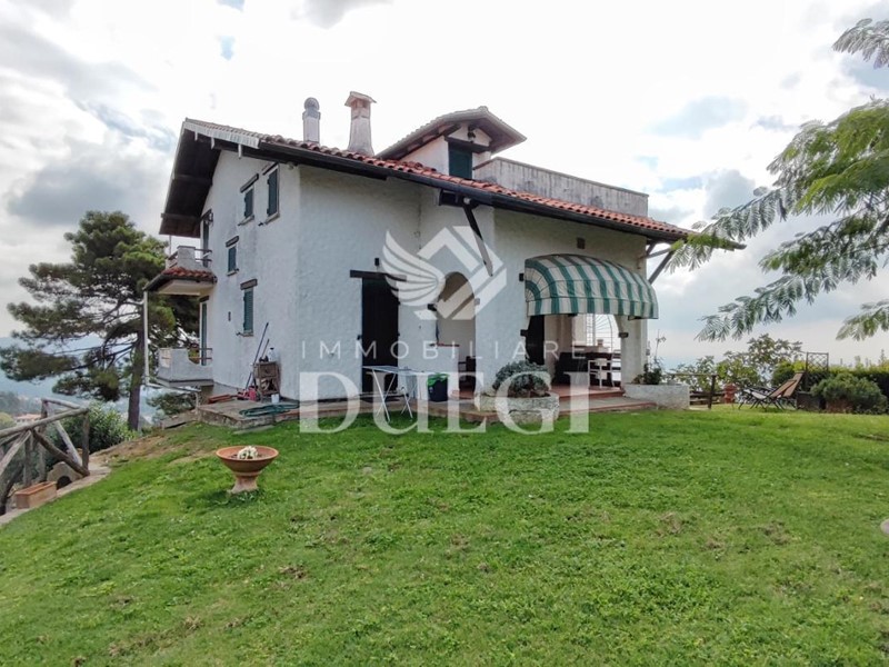 Villa in Vendita a Massarosa, 650'000€, 250 m², arredato