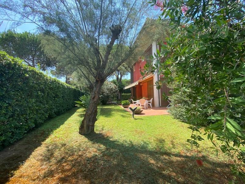 Casa Indipendente in Vendita a Massa, zona Ronchi, 850'000€, 220 m², arredato