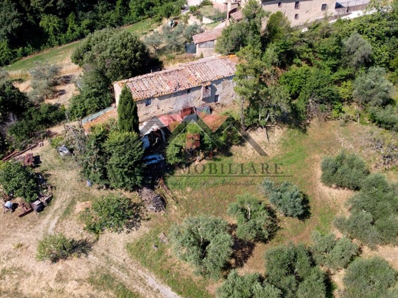 Casale in Vendita a Pomarance, 150'000€, 230 m²