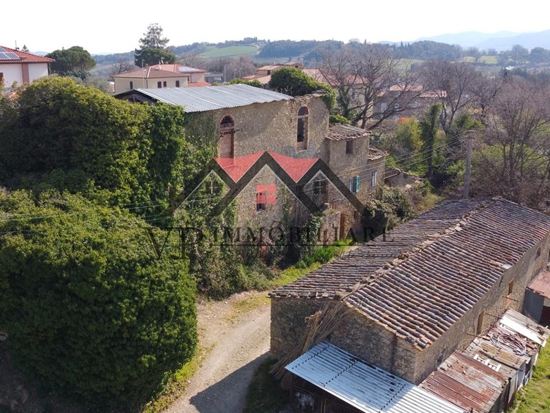 Casale in Vendita a Pomarance, 150'000€, 600 m², con Box