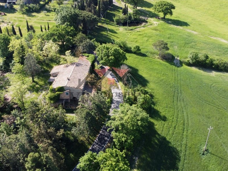 Casale in Vendita a Pomarance, 160'000€, 520 m²