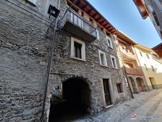 Casale in Vendita a Edolo, 40'000€, 160 m²