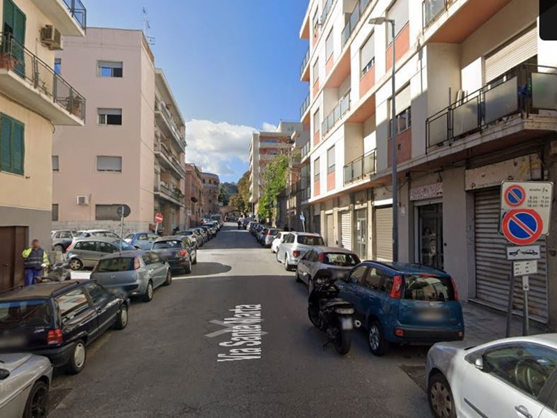 Negozio in Vendita a Messina, 130'000€, 160 m²