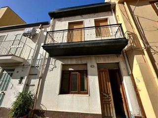 Casa Indipendente in Vendita a Barcellona Pozzo di Gotto, 60'000€, 125 m²
