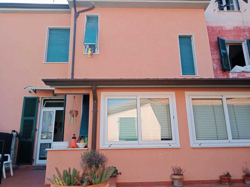 Casa Semi Indipendente in Vendita a Ameglia, zona Bocca di Magra, 370'000&euro;, 130 m²