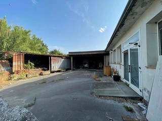 Capannone in Affitto a Pietrasanta, zona pietrasanta, 1'800€, 180 m²