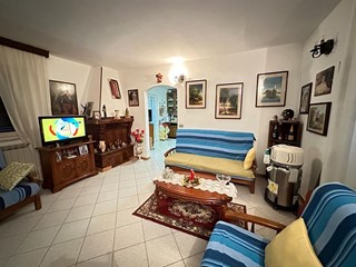 Casa Semi Indipendente in Vendita a Ameglia, zona Fiumaretta, 220'000&euro;, 110 m²