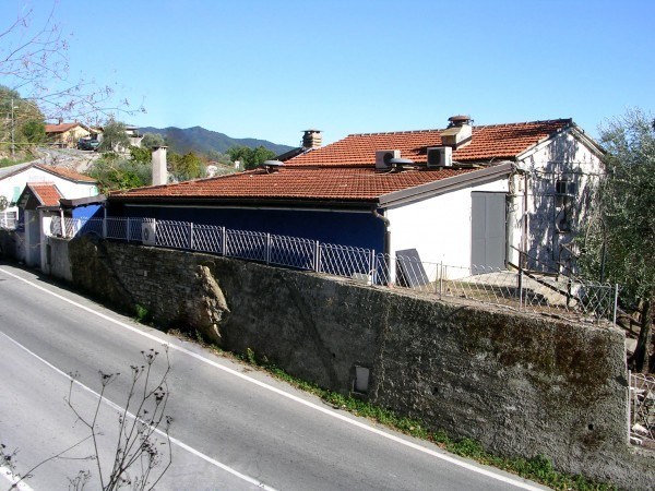 Immobile commerciale in Vendita a Rapallo, zona SANTA MARIA, 570'000€, 543 m²
