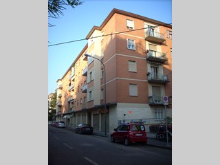 Negozio in Affitto a Bologna, zona Mazzini, 750€, 51 m²