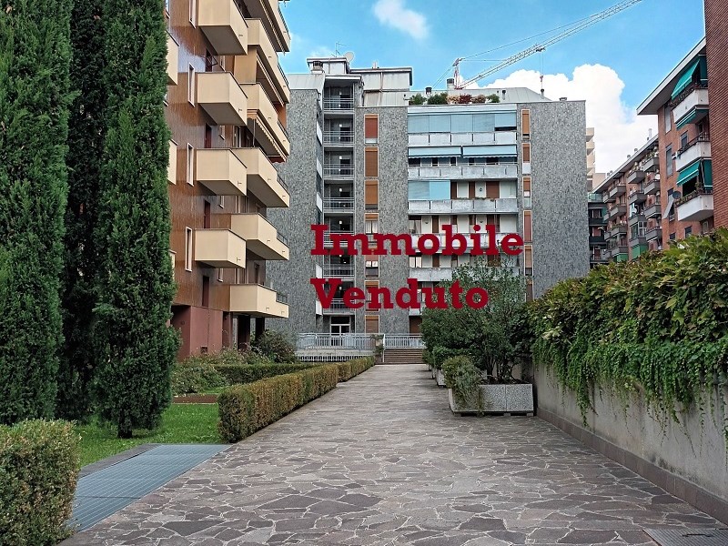 Bilocale in Vendita a Milano, zona via Michele Novaro 6 zona Affori, 260'000€, 72 m², arredato