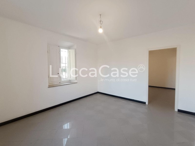 Ufficio in Affitto a Lucca, zona San Marco, 1'500€, 100 m²