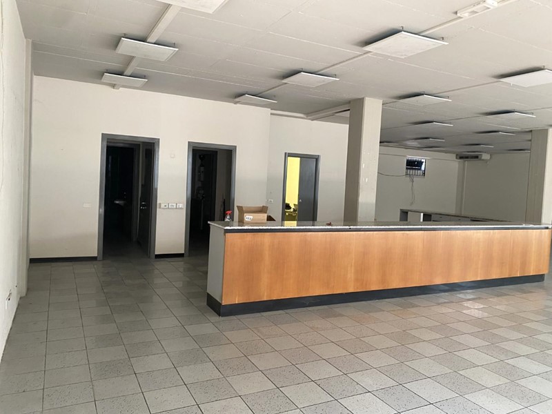 Immobile commerciale in Affitto a Lucca, zona Sant'Anna, 2'750€, 218 m²