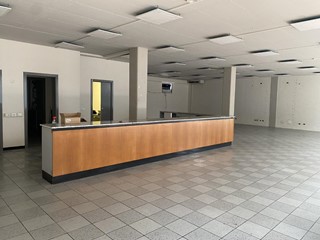 Immobile commerciale in Affitto a Lucca, zona Sant'Anna, 2'750€, 218 m²