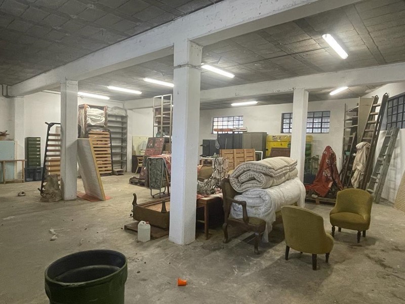 Magazzino in Vendita a Carrara, zona Avenza, 120'000€, 130 m²