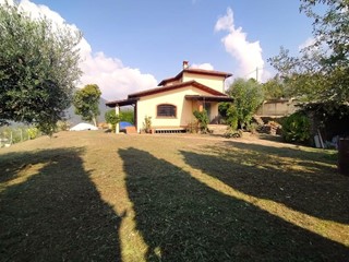 Villa in Vendita a Massa, zona San Carlo, 600'000€, 180 m², arredato, con Box