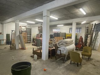 Magazzino in Vendita a Carrara, zona Avenza, 120'000€, 130 m²