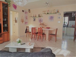 Quadrilocale in Vendita a Carrara, 158'000€, 95 m², arredato