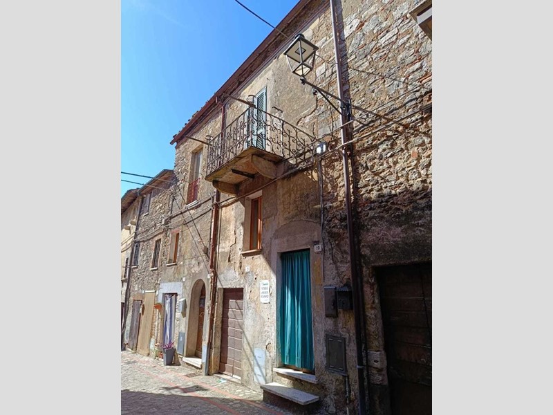 Appartamento in Vendita a Penna in Teverina, 29'000&euro;, 102 m²